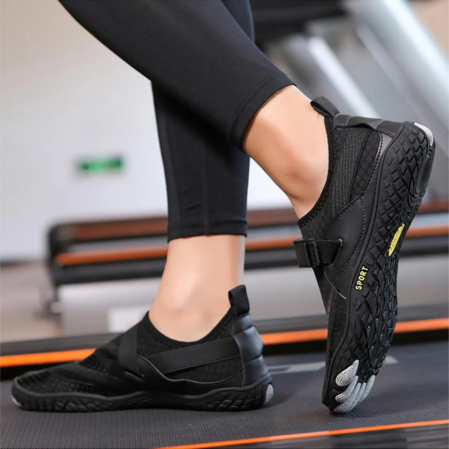 Couple Sports Shoes Outdoor Wading Non Slip Beach Diving Shoes Swimming Riding Fitness Plus Baseball Mens Sneaker