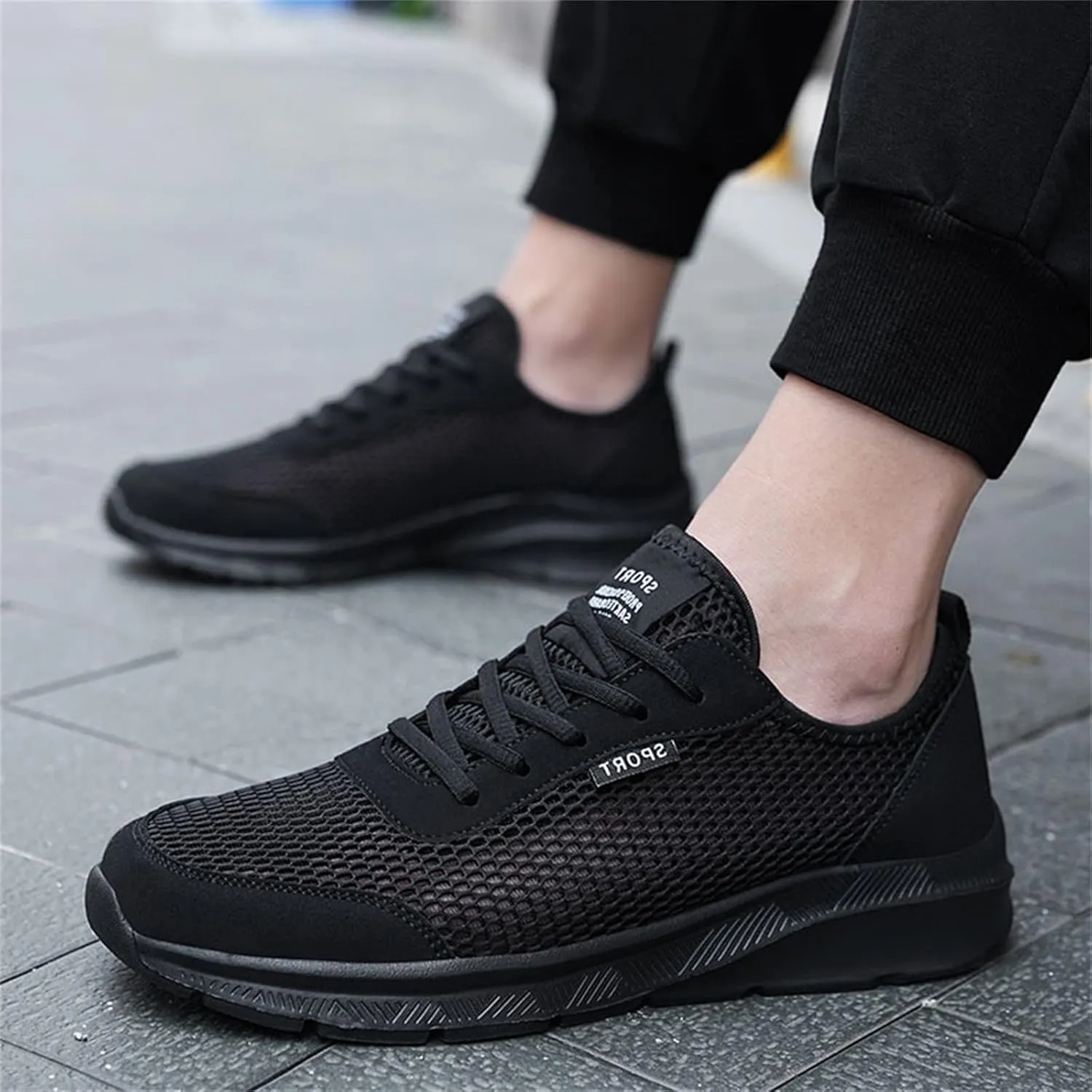 Fashion Summer Men Breathable Mesh Lightweight Comfortable Casual Shoes Sneaker Rack for Men Bedroom Wall