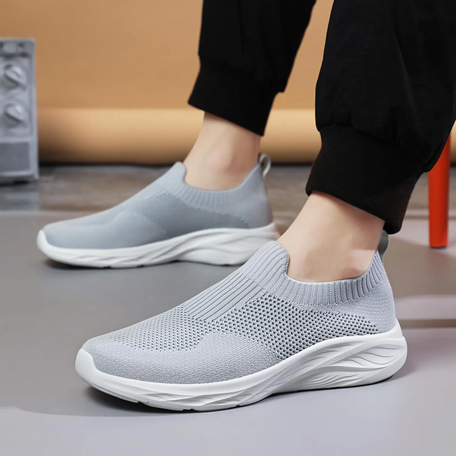 Men Sports Shoes Fashionable New Pattern Simple Pure Color Breathable Comfortable Lightweight Winter Sneaker Men