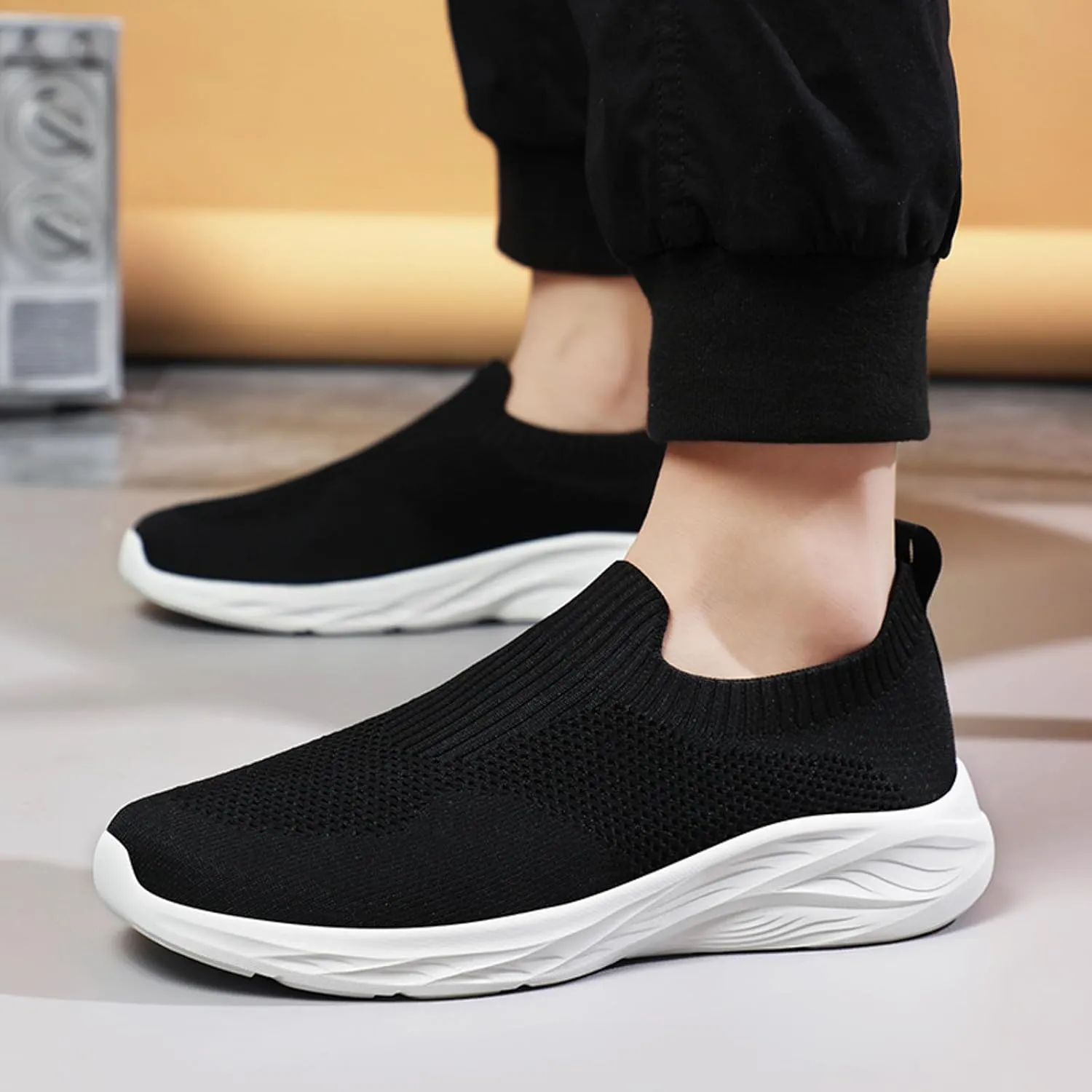 Men Sports Shoes Fashionable New Pattern Simple Pure Color Breathable Comfortable Lightweight Winter Sneaker Men