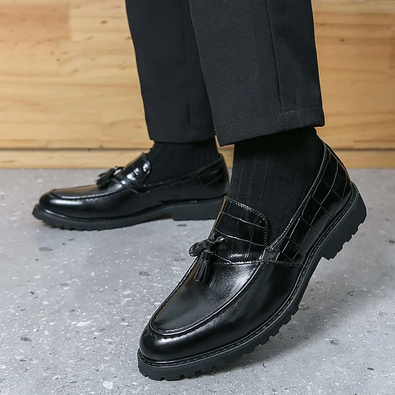 Men's Leather Slip-On Platform Tassel Loafers Fashion Round Toe Non-Slip Low Top Slip-On Business Dress Shoes for Driving Party Office