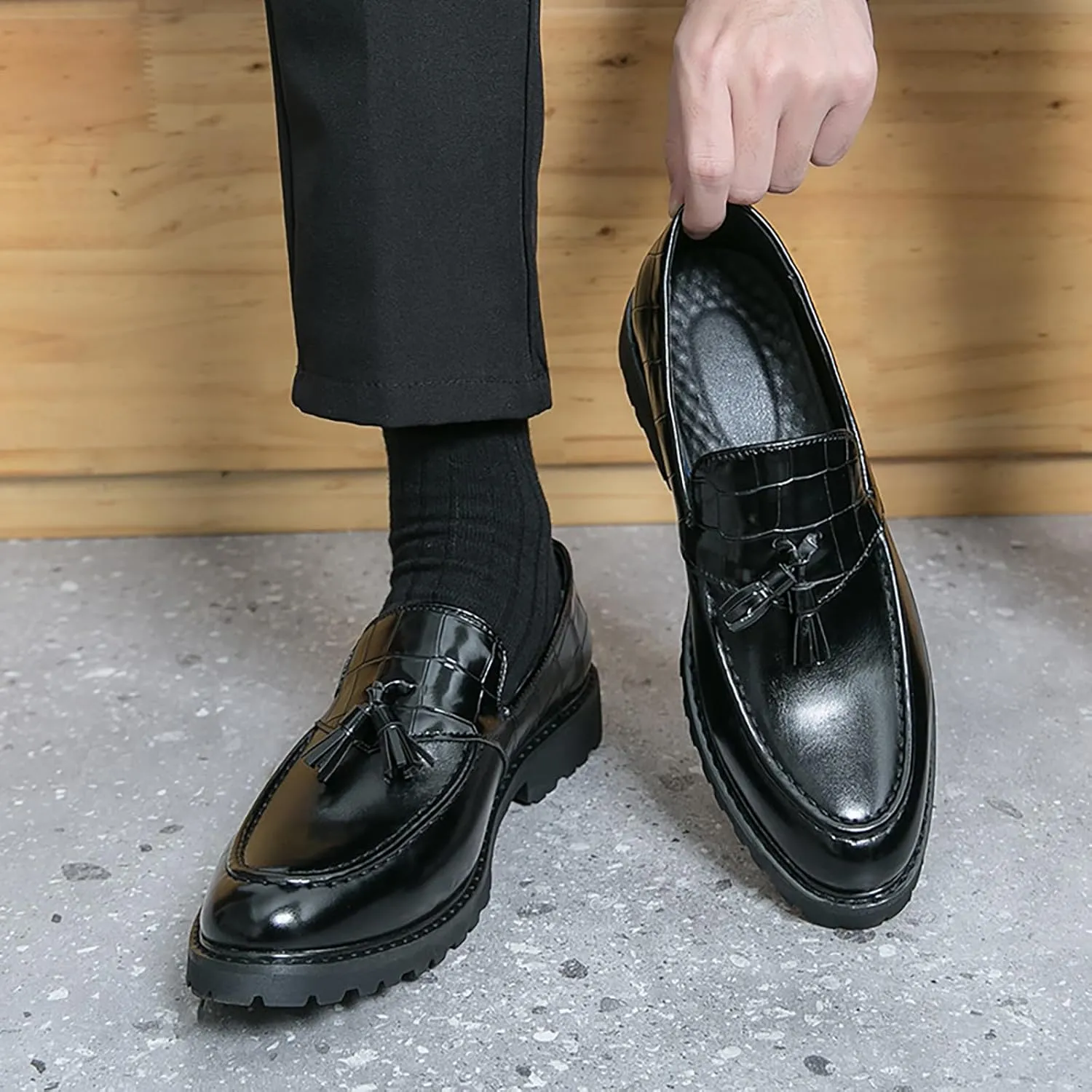 Men's Leather Slip-On Platform Tassel Loafers Fashion Round Toe Non-Slip Low Top Slip-On Business Dress Shoes for Driving Party Office