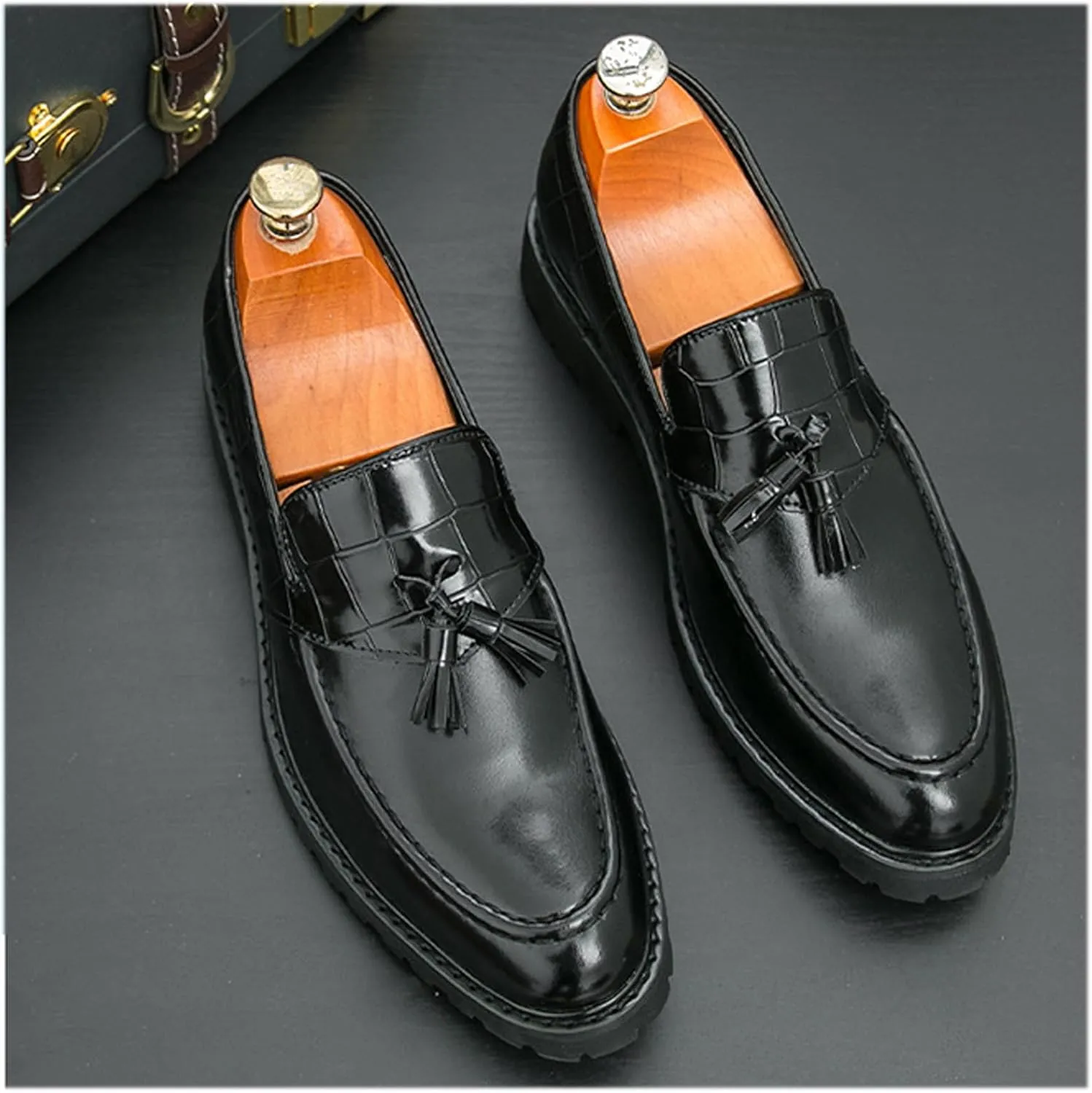 Men's Leather Slip-On Platform Tassel Loafers Fashion Round Toe Non-Slip Low Top Slip-On Business Dress Shoes for Driving Party Office