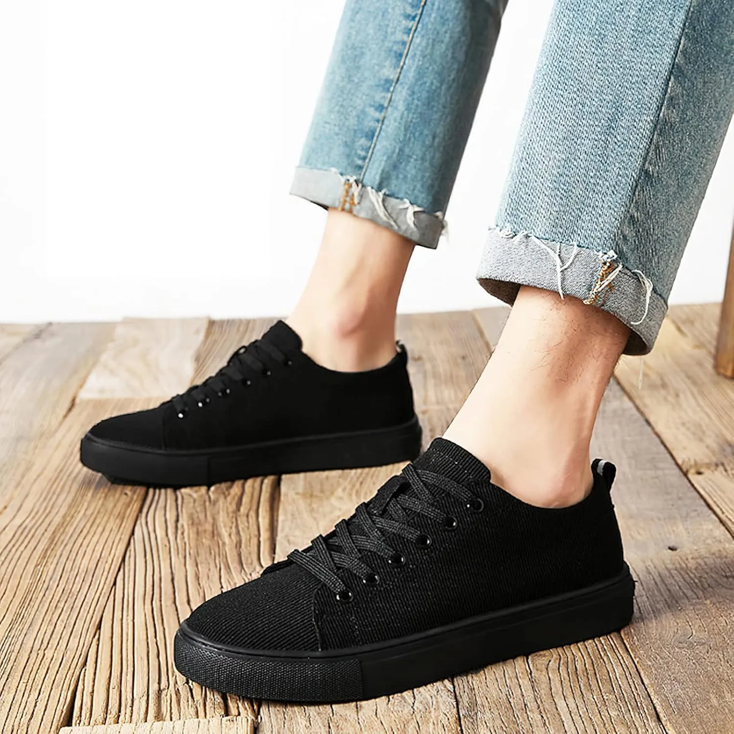 Men's Low-Top Canvas Shoes Solid Black Lace-Up Fashion Trainers