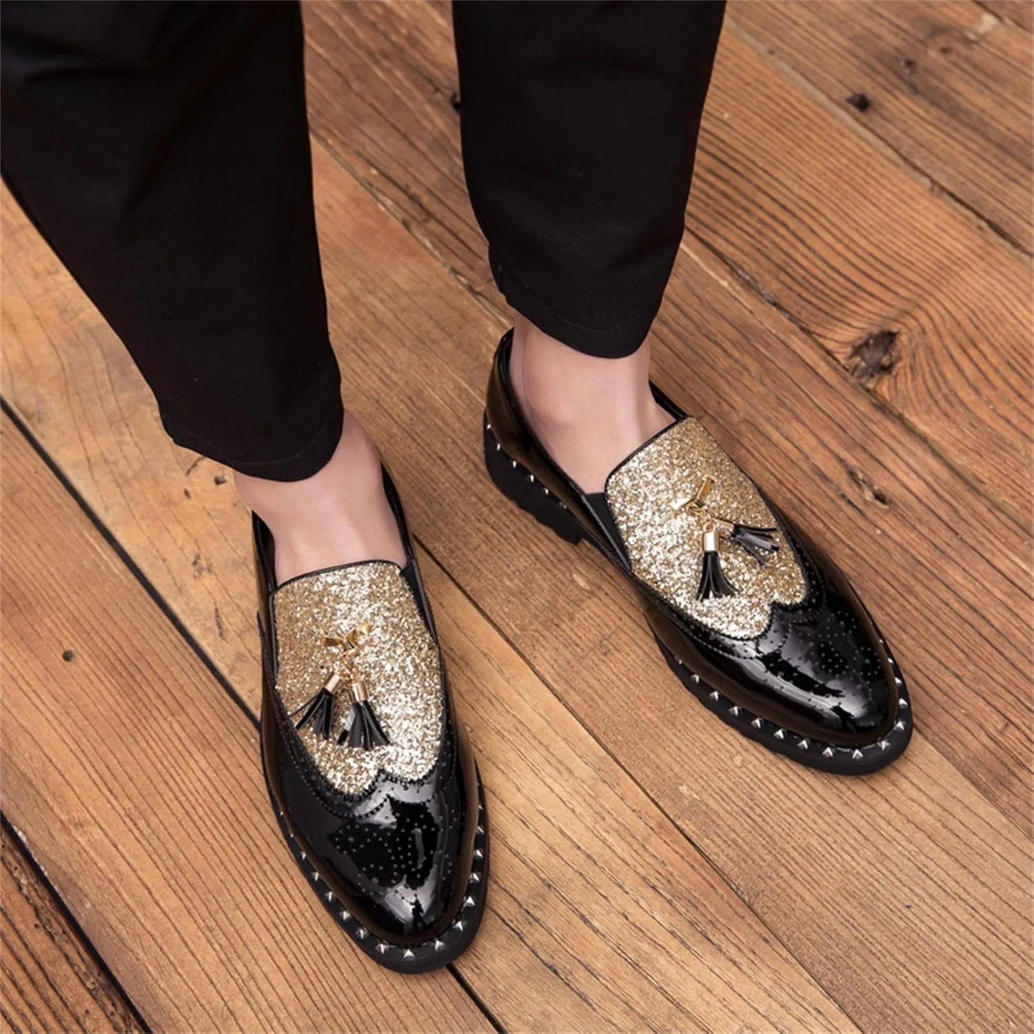 Men's Patent Leather Slip On Sequin Two Tone Rivet Wing Tip Brogue Oxford Shoes Shine Luxury Tassels Low Top Loafers for Party Nightclub Perform Socialize