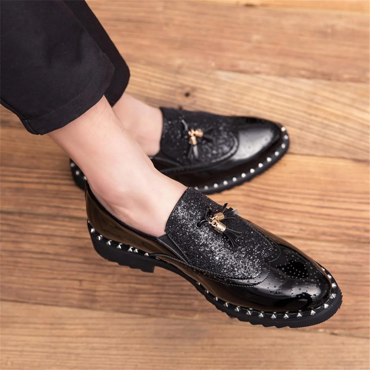 Men's Patent Leather Slip On Sequin Two Tone Rivet Wing Tip Brogue Oxford Shoes Shine Luxury Tassels Low Top Loafers for Party Nightclub Perform Socialize