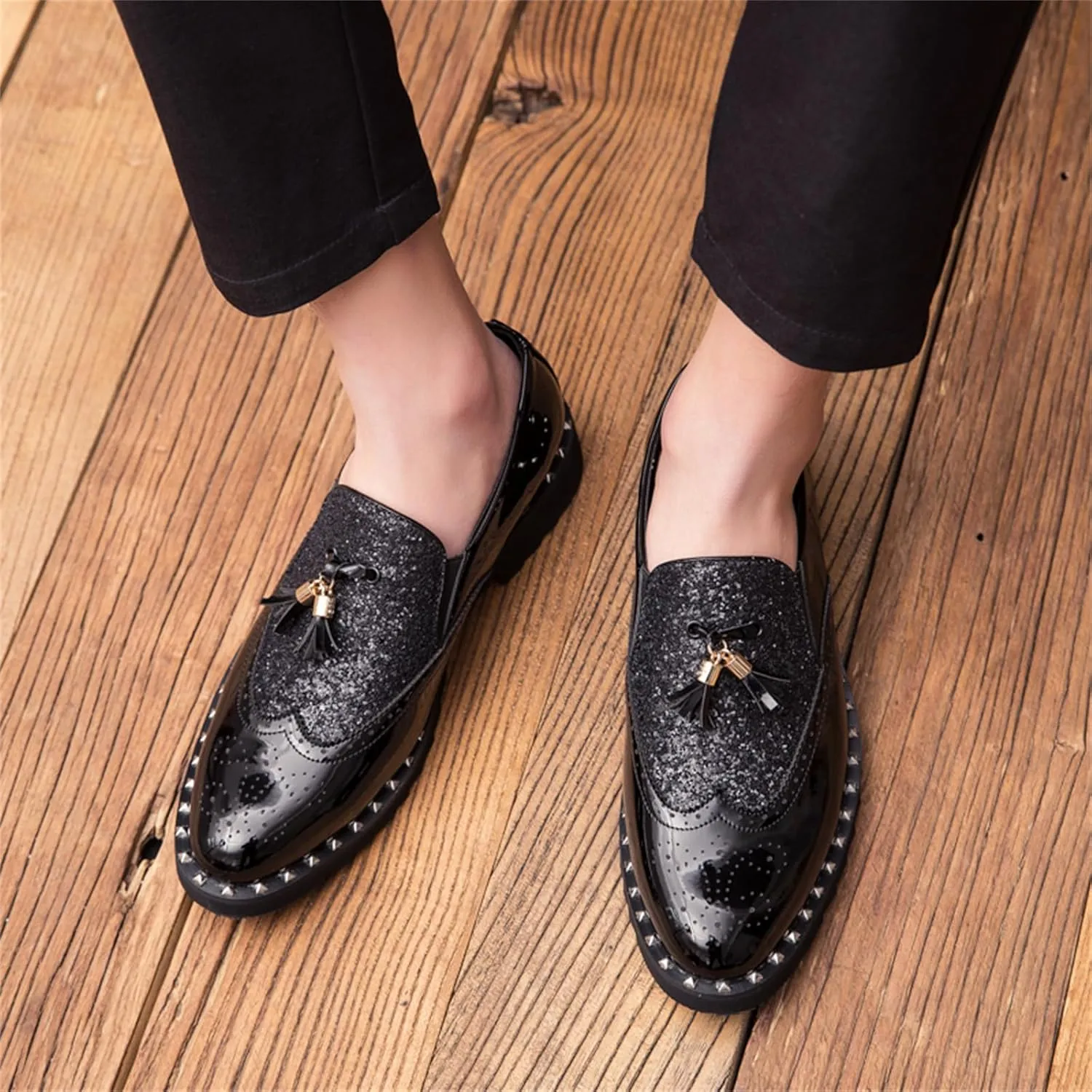 Men's Patent Leather Slip On Sequin Two Tone Rivet Wing Tip Brogue Oxford Shoes Shine Luxury Tassels Low Top Loafers for Party Nightclub Perform Socialize