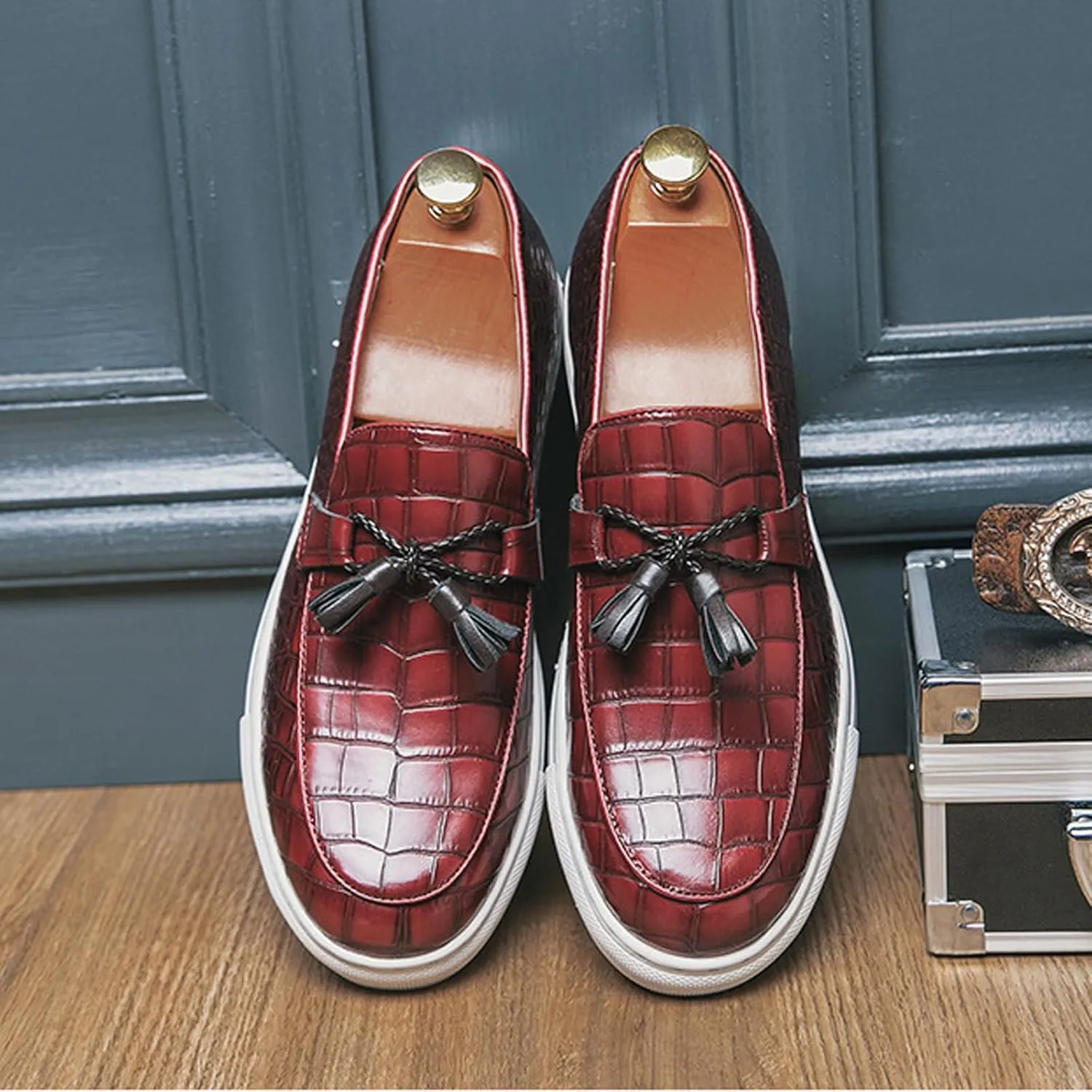 Men's Vintage Leather Tassel Slip-On Dress Loafers Fashion Breathable Non-Slip Smoking Formal Shoes Business Wedding Party Shoes
