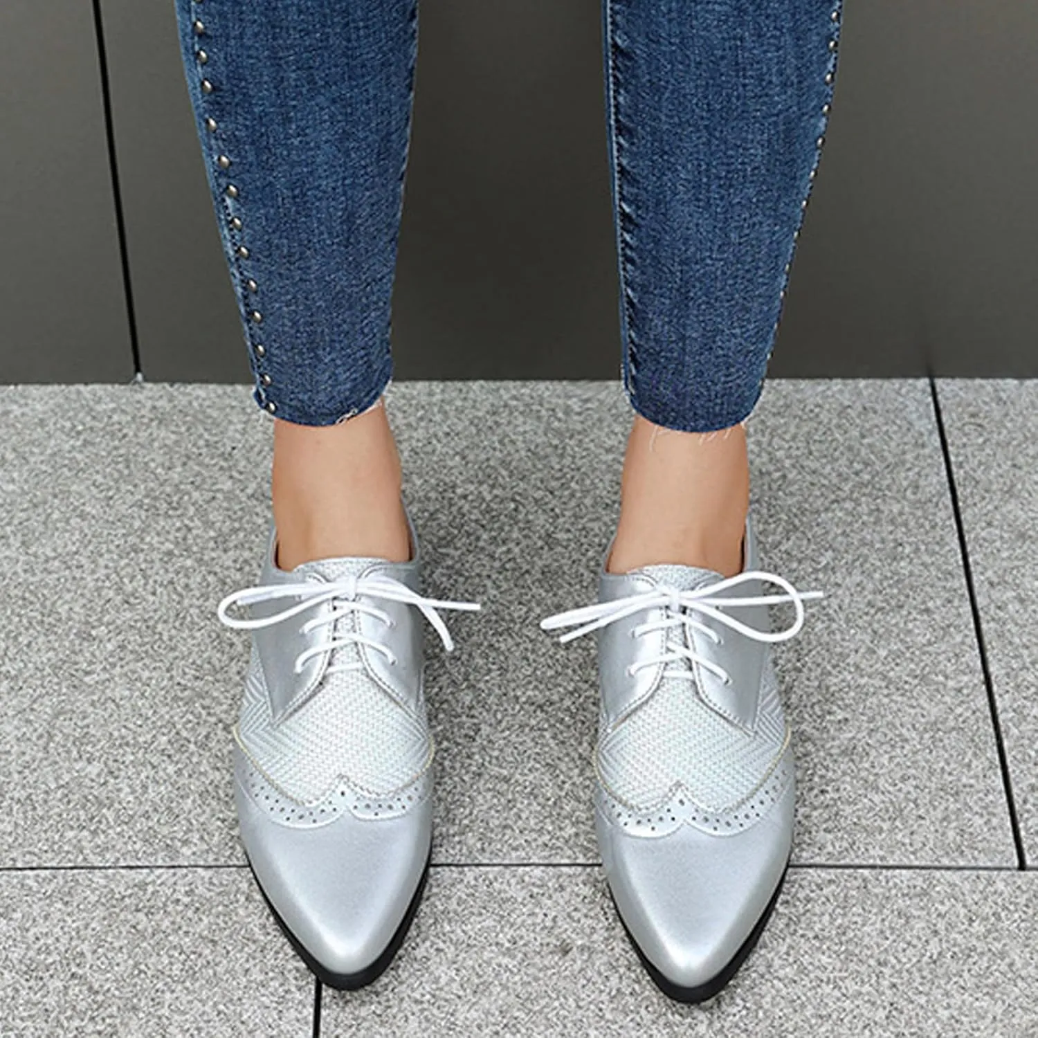 Women's Leather Comfortable Lace Up Low Heel Brogue Oxford Shoes Classic Retro Breathable Pointed Toe Low Top Business Dress Oxford Shoes for Wedding Work Date Party