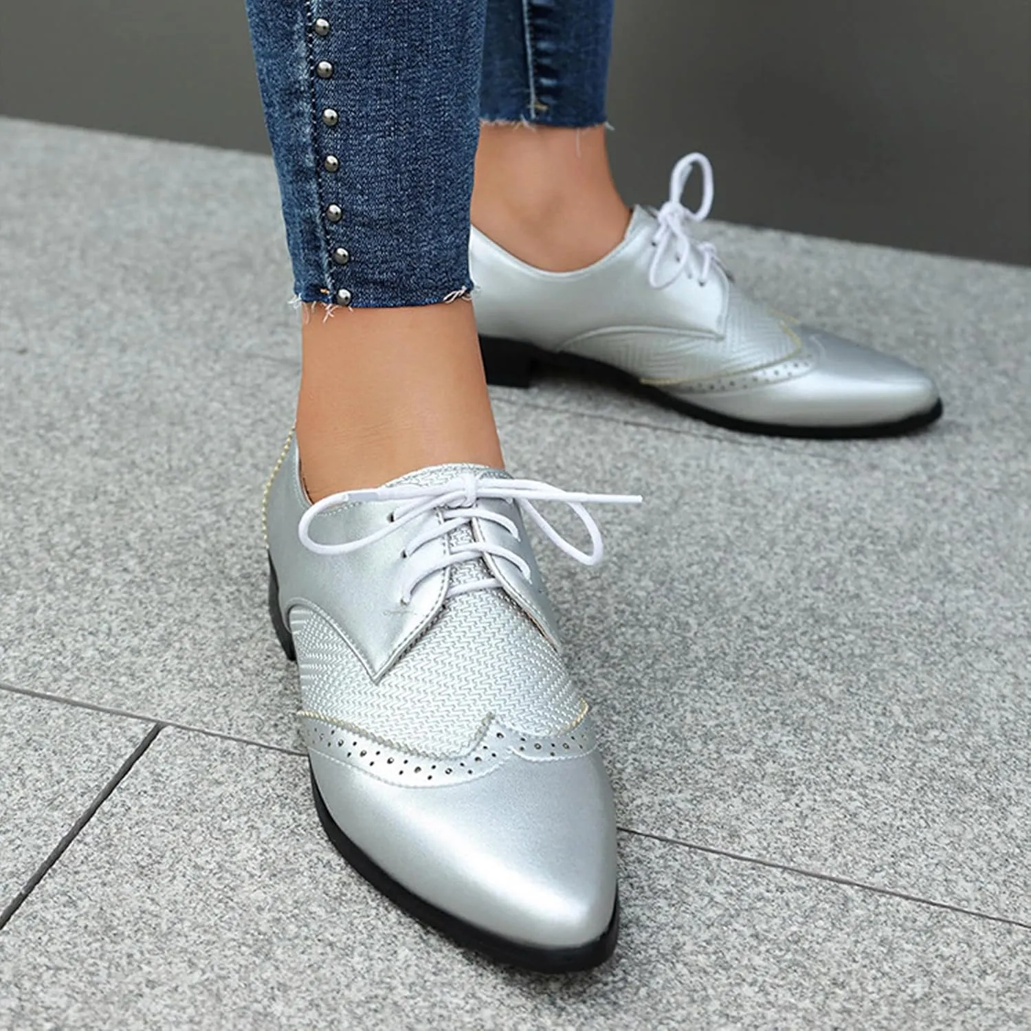 Women's Leather Comfortable Lace Up Low Heel Brogue Oxford Shoes Classic Retro Breathable Pointed Toe Low Top Business Dress Oxford Shoes for Wedding Work Date Party