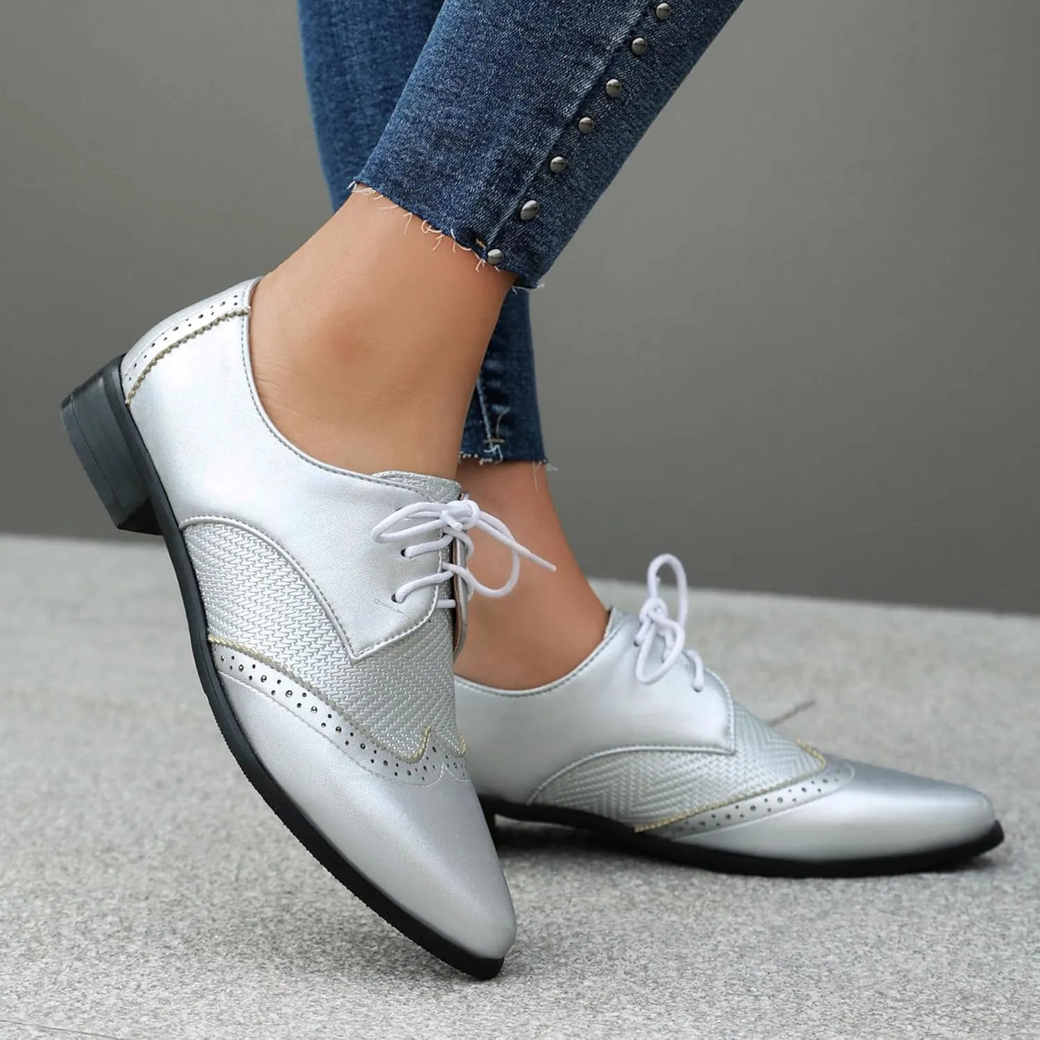 Women's Leather Comfortable Lace Up Low Heel Brogue Oxford Shoes Classic Retro Breathable Pointed Toe Low Top Business Dress Oxford Shoes for Wedding Work Date Party